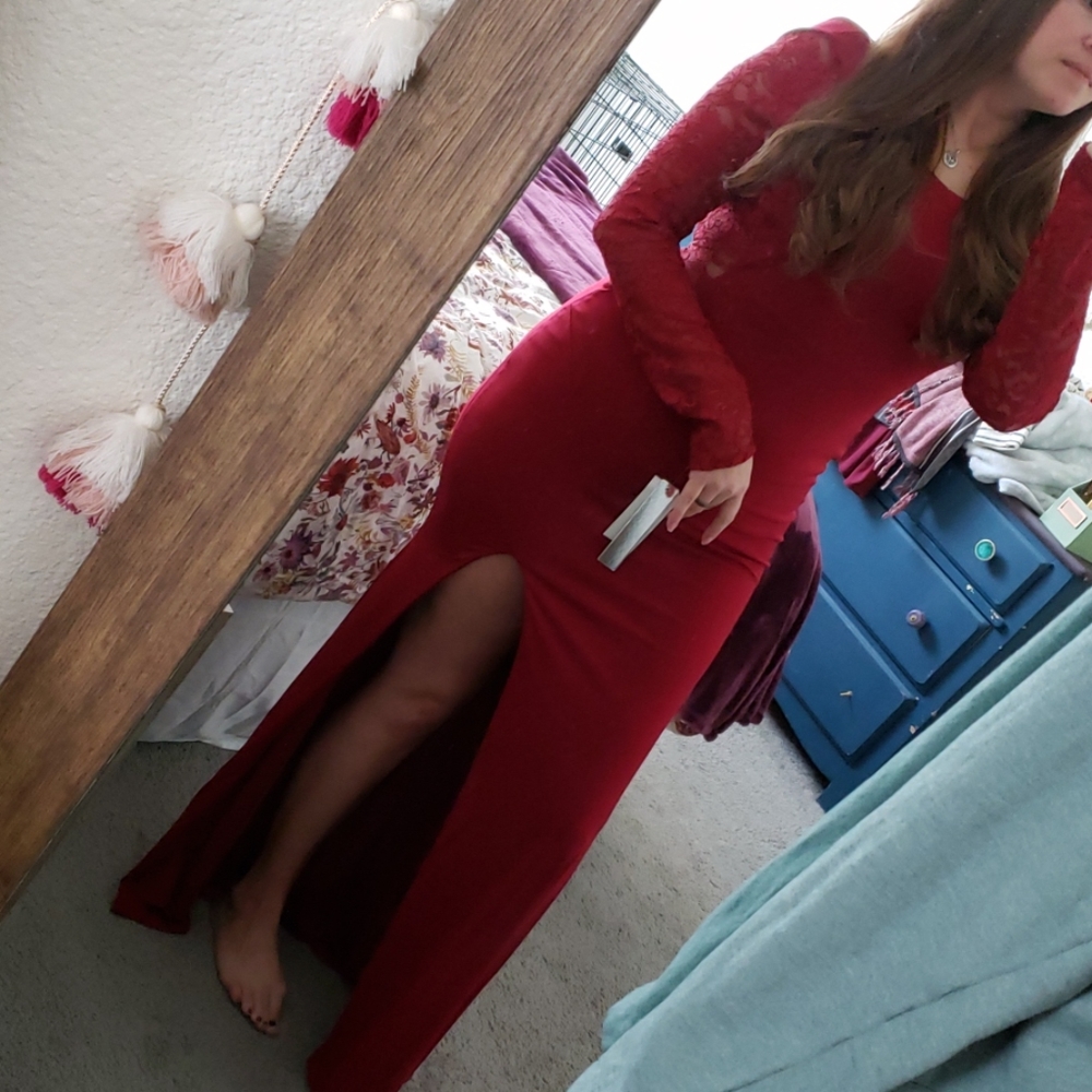 GORGEOUS maroon evening gown